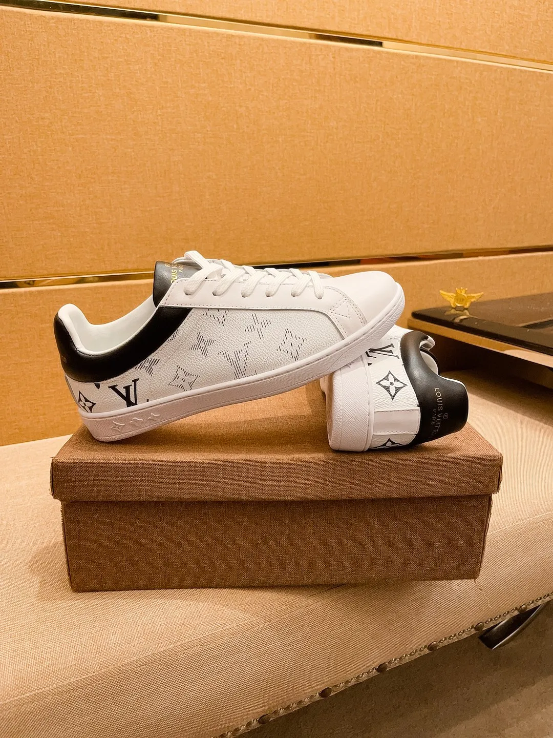 Men's shoes 💰 380💰🔥【LV】🔥 Louis Vuitton, high-end men's shoes brand, official website 1:1 latest masterpiece: the upper is made of Italian imported first-layer cowhide with a comfortable and breathable lining➕original non-slip and wear-resistant outsole🔥, making walking more convenient and comfortable! An exclusive new model, a stunning work, a beautiful 1:1 replica [color] compared to the official quality! Create a fashionable personality to set off your uniqueness! A must-have for trendy men! Classic🔥Size: 38-44 Color: 🔥Multiple colors available🔥